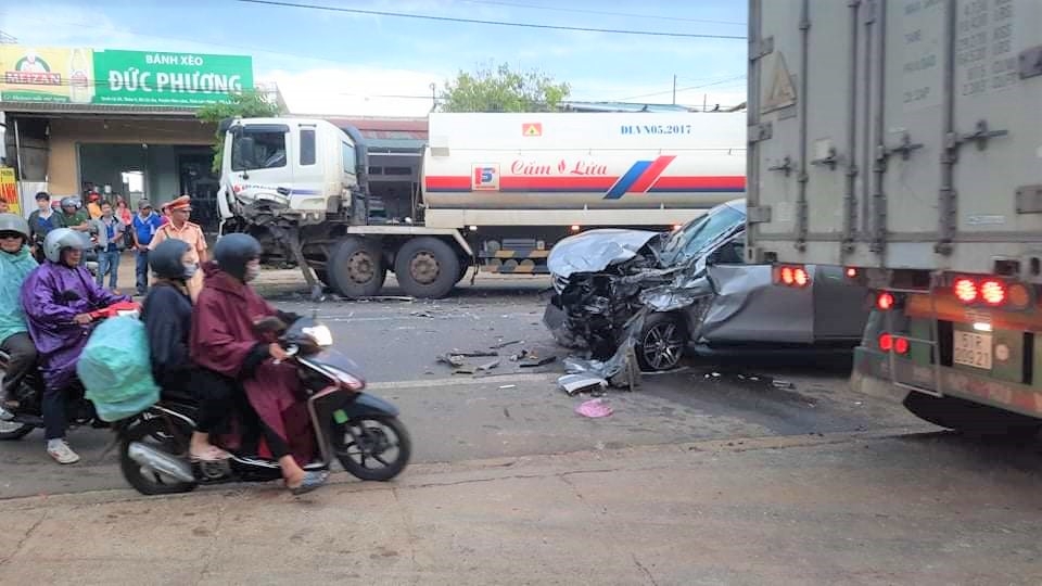 Tai nạn liên hoàn khiến Quốc lộ 20 ách tắc nghiêm trọng