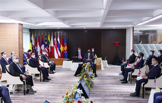 Tham dự hội nghị gồm lãnh đạo 9 nước thành viên ASEAN: Brunei, Campuchia, Lào, Malaysia, Philippines, Singapore, Việt Nam, Thái Lan và lãnh đạo quân đội Myanmar - Thống tướng Min Aung Hlaing