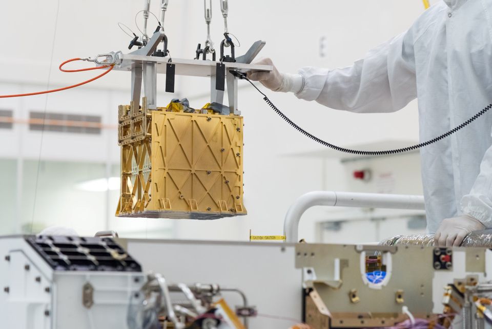 Máy chuyển đổi oxy được đưa lên Sao Hỏa chỉ có kích thước bằng máy nướng bánh