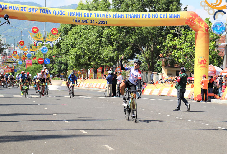 ay đua Nguyễn Minh Thiện (đội 620 Châu Thới – Vĩnh Long) xuất sắc về nhất chặng Đà Lạt - Bảo Lộc