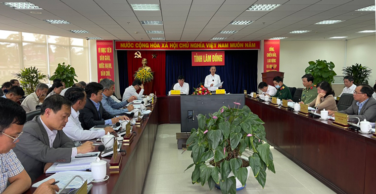 Đồng chí Trần Văn Hiệp - Chủ tịch UBND tỉnh Lâm Đồng phát biểu kết luận hội nghị 