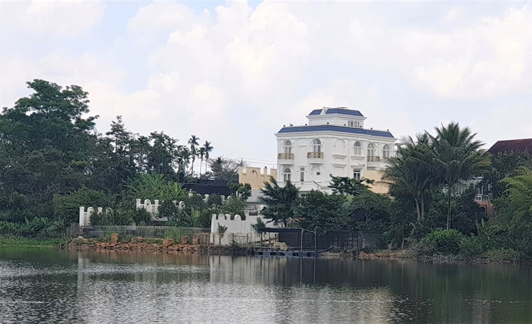 Buộc cưỡng chế tháo dỡ căn biệt thự xây dựng không phép của ông Phạm Văn Huyên
