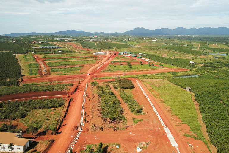 Một diện tích lớn đất nông nghiệp tại thôn 11, xã Đam bri, TP Bảo Lộc được san gạt, phân lô (Ảnh chụp tháng 12/2020)