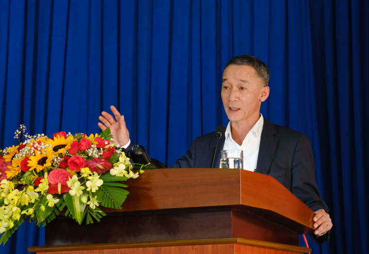 Đồng chí Trần Văn Hiệp - Chủ tịch UBND tỉnh Lâm Đồng phát biểu động viên lực lượng công an tại buổi khen thưởng