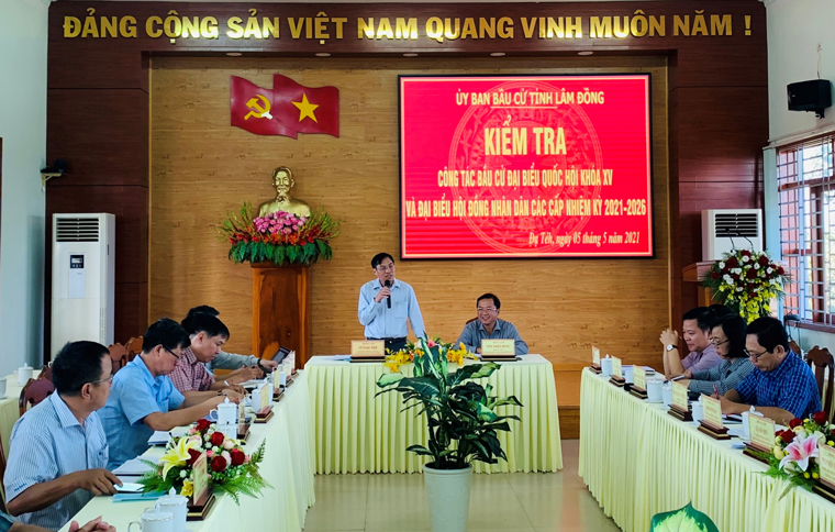 Đồng chí Võ Ngọc Hiệp – Chủ tịch Ủy ban MTTQ Việt Nam tỉnh phát biểu tại buổi kiểm tra công tác chuẩn bị bầu cử tại huyện Đạ Tẻh