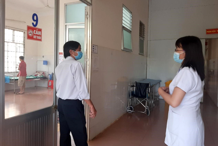Kiểm tra khu cách ly tại Trung tâm Y tế huyện Di Linh