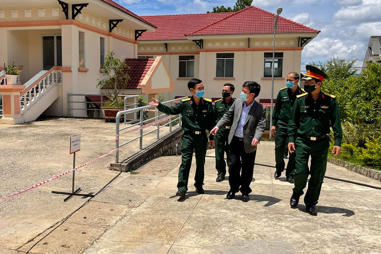 Lãnh đạo tỉnh Lâm Đồng kiểm tra tại khu cách ly H32 - Bộ Chỉ huy Quân sự tỉnh