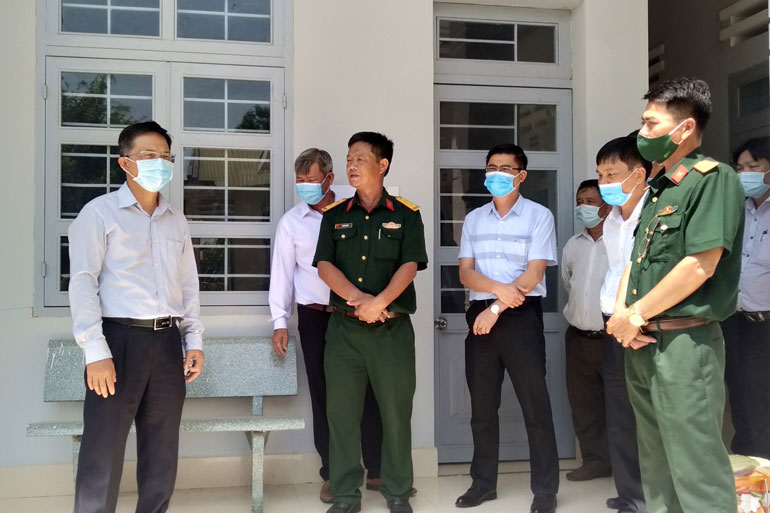 Đồng chí Đặng Trí Dũng đi kiểm tra thực tế khu cách ly tại xã Quảng Ngãi huyện Cát Tiên