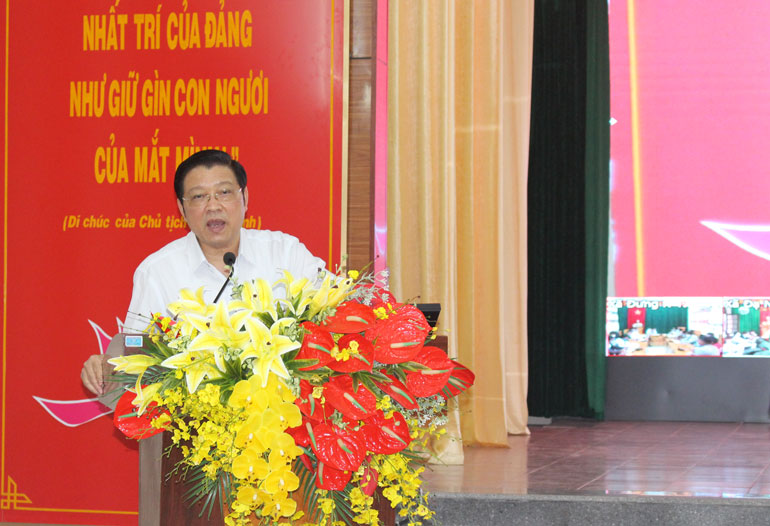 Ông Phan Đình Trạc - Ủy viên Bộ Chính trị, Bí thư Trung ương Đảng, Trưởng Ban Nội chính Trung ương phát biểu tại hội nghị tiếp xúc cử tri