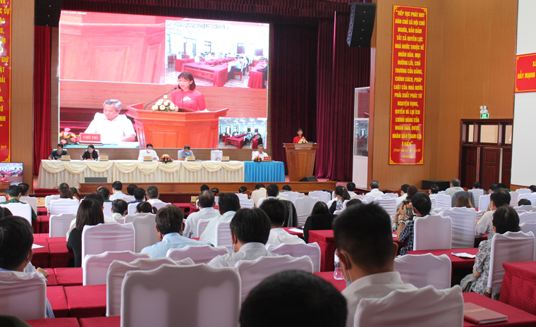 Toàn cảnh buổi tiếp xúc cử triĐại diện lãnh đạo tỉnh và huyện Đơn Dương cùng dự tiếp xúc cử tri