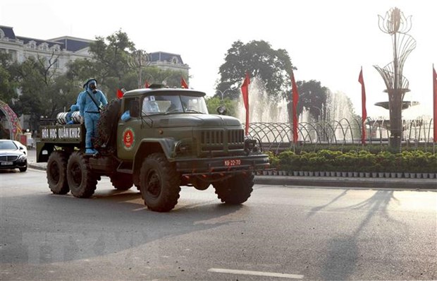 Xe đặc chủng của Bộ Tư lệnh Quân khu 2 có mặt tại thành phố Vĩnh Yên trong chiều 11/5.