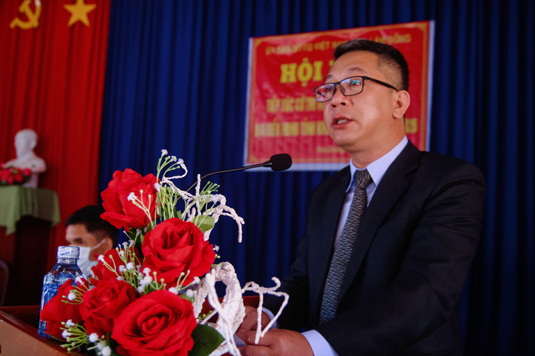 Ông Nguyễn Lâm Vũ - Phó trưởng Ban Kinh tế Ngân sách HĐND tỉnh trình bày chương trình hành động