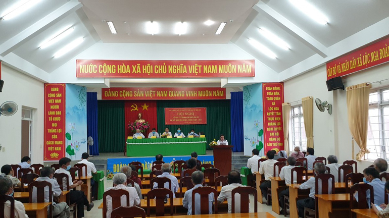 Quang cảnh buổi tiếp xúc cử tri tại xã Lộc Nga (TP Bảo Lộc)