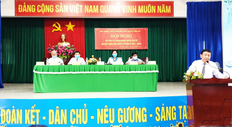 Các ứng cử viên đại biểu HĐND tỉnh tại đơn vị bầu cử số 14 tham dự tiếp xúc cử tri xã Lộc Nga
