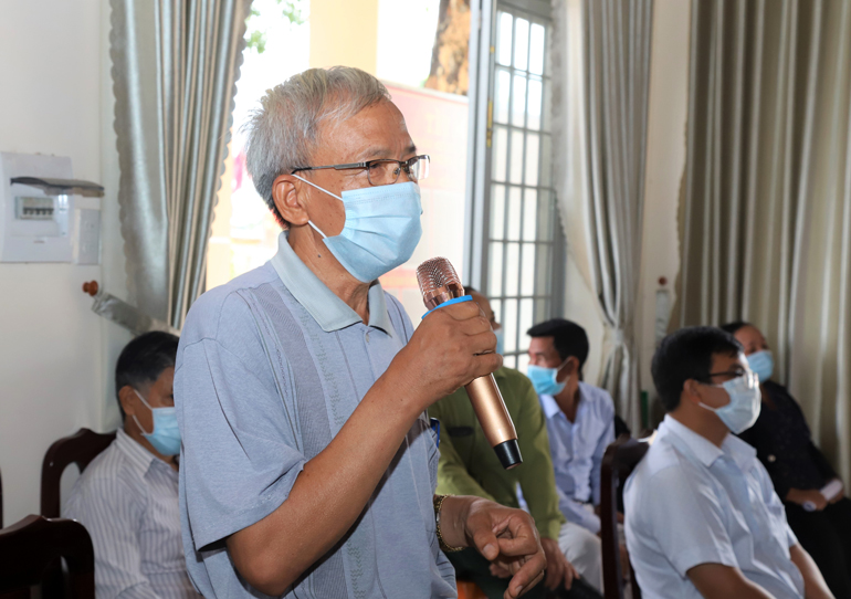 Cử tri thị trấn Đạ M’ri (huyện Đạ Huoai) phát biểu đóng góp ý kiến