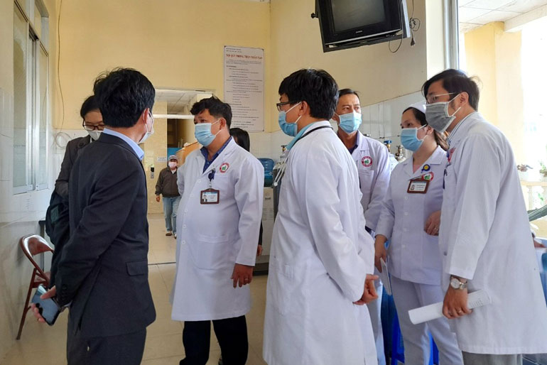 Giám đốc Sở Y tế Lâm Đồng Nguyễn Đức Thuận kiểm tra công tác phòng chống dịch Covid-19 tại Bệnh viện Đa khoa Lâm Đồng