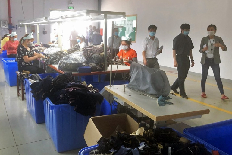 Đoàn kiểm tra Sở Y tế kiểm tra công tác phòng dịch Covid-19 tại Cty may mặc First Team -Khu Công nghiệp Lộc Sơn
