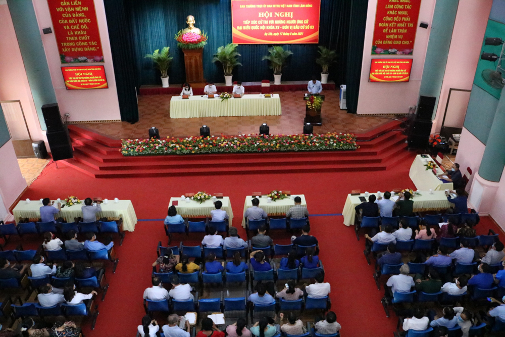Hội nghị tiếp xúc của các ứng cử viên đại biểu Quốc hội đơn vị bầu cử số 3 tiếp xúc với cử tri tại thị trấn Đạ Tẻh, huyện Đạ Tẻh