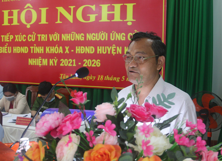 Ông K’Broi - Phó Bí thư Thường trực Huyện ủy Di Linh tiếp thu, giải trình kiến nghị của cử tri