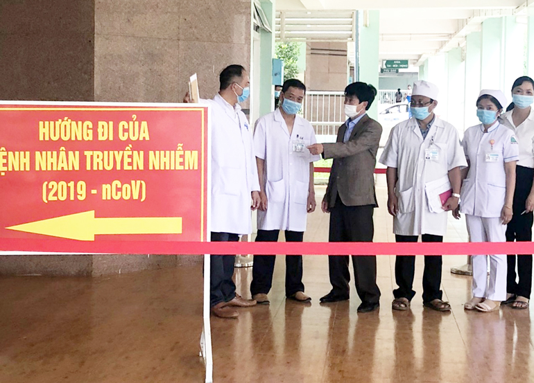 Lãnh đạo Sở Y tế tỉnh kiểm tra công tác phân luồng, cách ly y tế tại Bệnh viện II Lâm Đồng