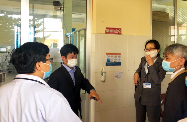 Giám đốc Sở Y tế Lâm Đồng Nguyễn Đức Thuận kiểm tra công tác phòng chống dịch Covid-19 tại Bệnh viện Đa khoa Lâm Đồng