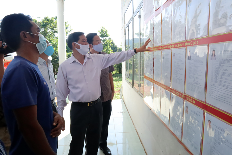 Bí thư Tỉnh ủy kiểm tra công tác chuẩn bị bầu cử tại Đạ Huoai, Đạ Tẻh