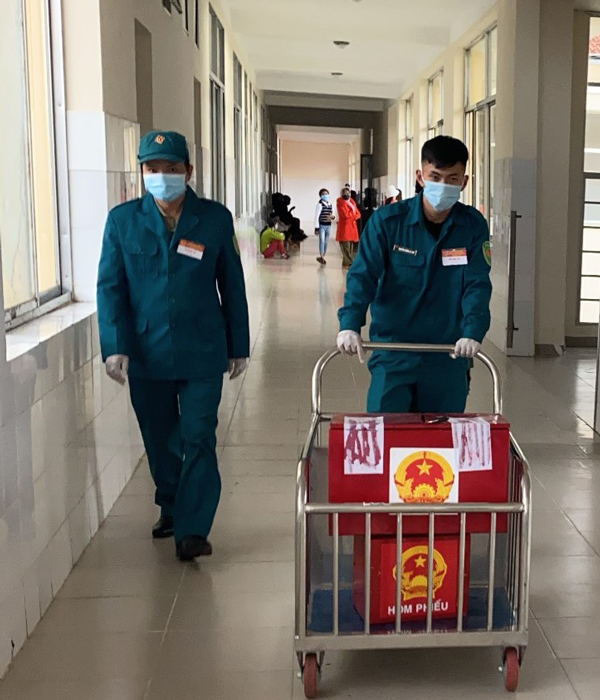 60 bệnh nhân bỏ phiếu bầu cử tại Bệnh viện Đa khoa Lâm Đồng