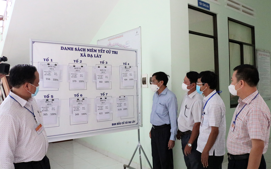 Đoàn giám sát công tác bầu cử của tỉnh làm việc tại Đạ Tẻh, Cát Tiên