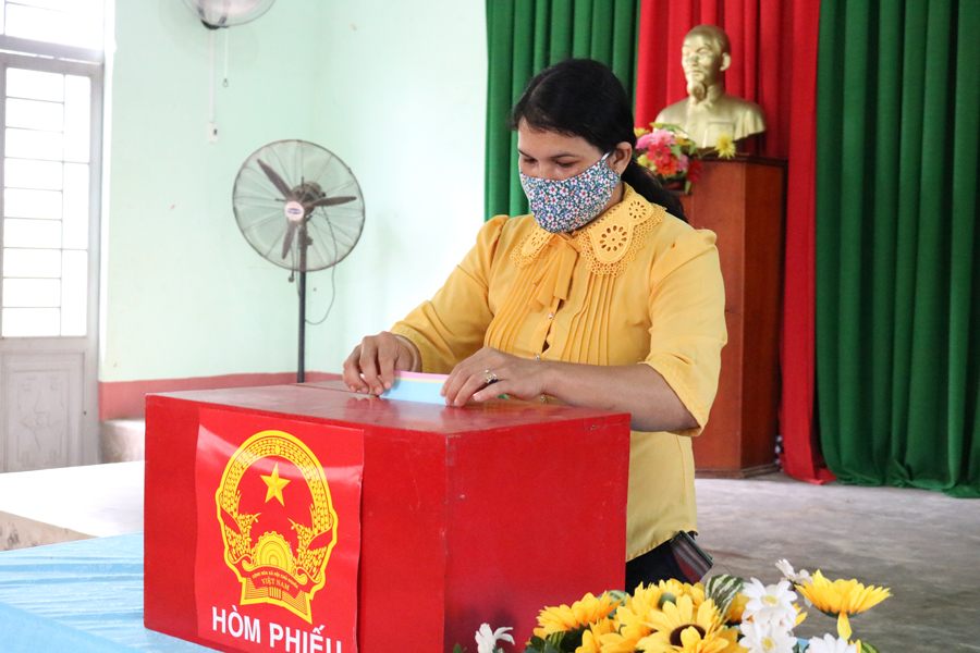 100% cử tri huyện Đạ Tẻh hoàn thành đi bầu lúc 15 giờ 10 phút 