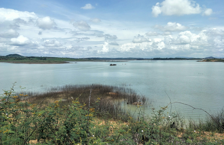 Tàu hút cát bị chìm, 1 người mất tích trên hồ Đại Ninh