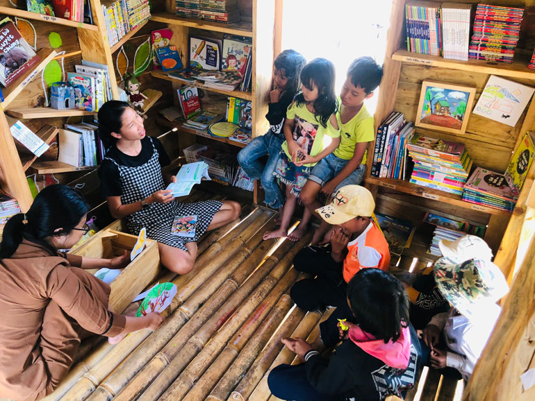 Bỏ phố về rừng, xây dựng thư viện cho trẻ em vùng sâu