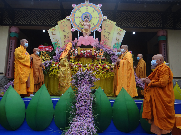 Đại lễ Phật đản 2021 – Phật lịch 2565 tại Chùa Linh Sơn được tổ chức ngắn gọn, trang nghiêm, an toàn
