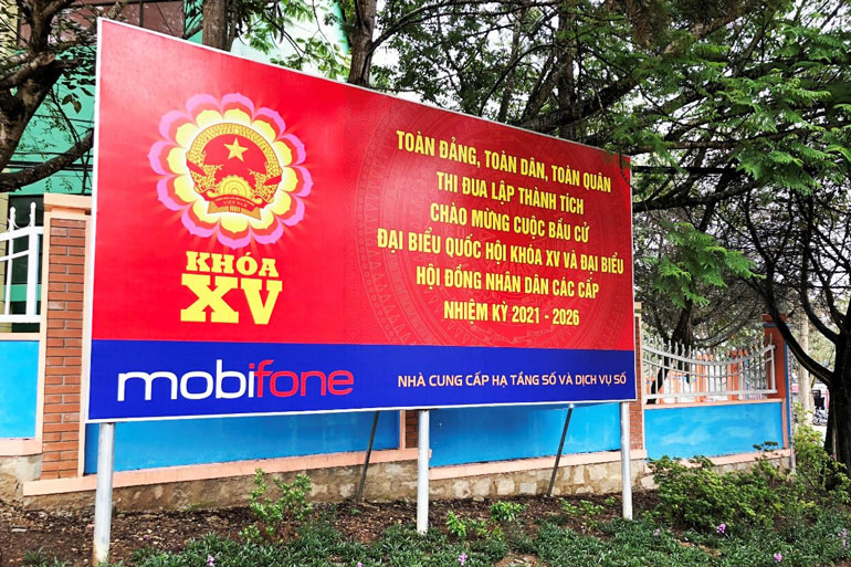 Biển tuyên truyền bầu cử của MobiFone Lâm Đồng