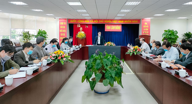 Đồng chí Trần Văn Hiệp - Chủ tịch UBND tỉnh, phát biểu chỉ đạo tại buổi làm việc.