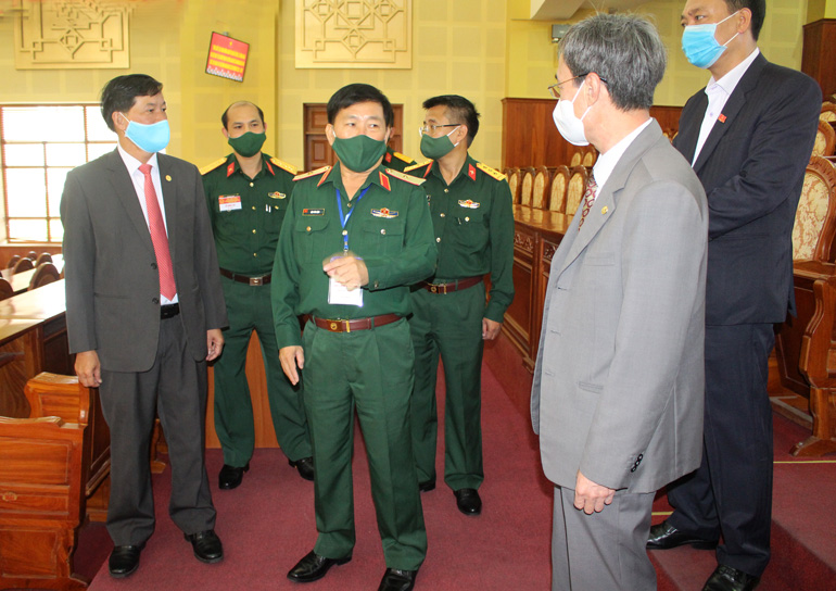 Lãnh đạo Ủy ban bầu cử tỉnh, thành phố Đà Lạt đi kiểm tra thường xuyên về tiến độ bầu cử tại các địa phương