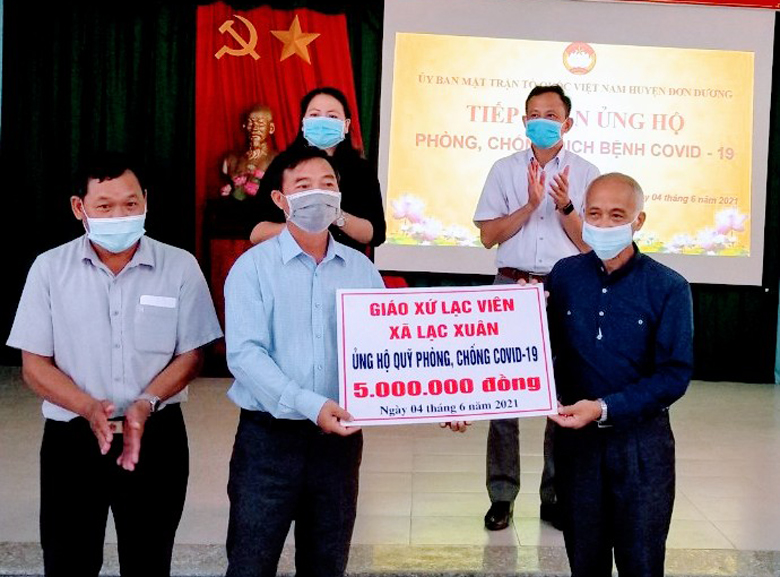 Ủy ban MTTQ huyện Đơn Dương tiếp nhận sự ủng hộ của các cơ quan, đơn vị, đoàn thể