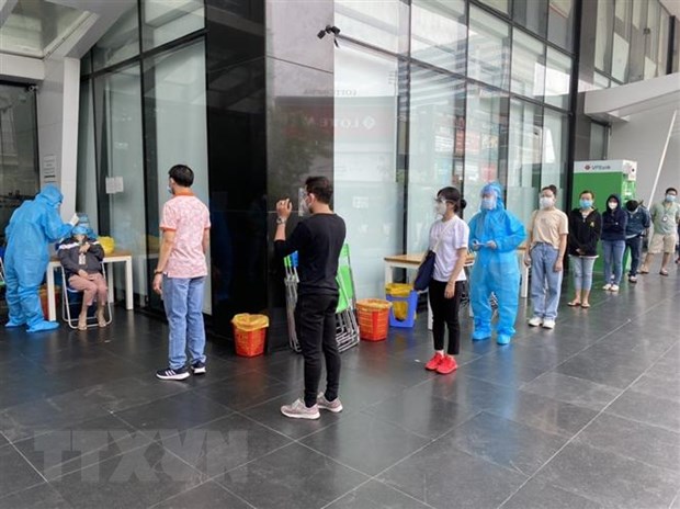 Toàn bộ nhân viên làm việc tại tòa nhà số 144 Cộng Hòa, phường 12, quận Tân Bình (Thành phố Hồ Chí Minh) đã được lấy mẫũ xét nghiệm COVID-19