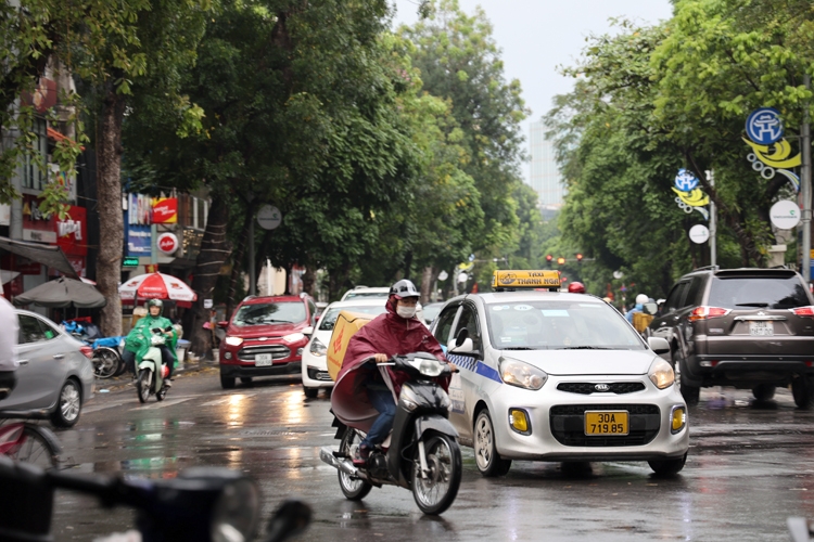 Chiều tối và đêm, tại Bắc Bộ, Thanh Hóa, Nghệ An có mưa to và dông