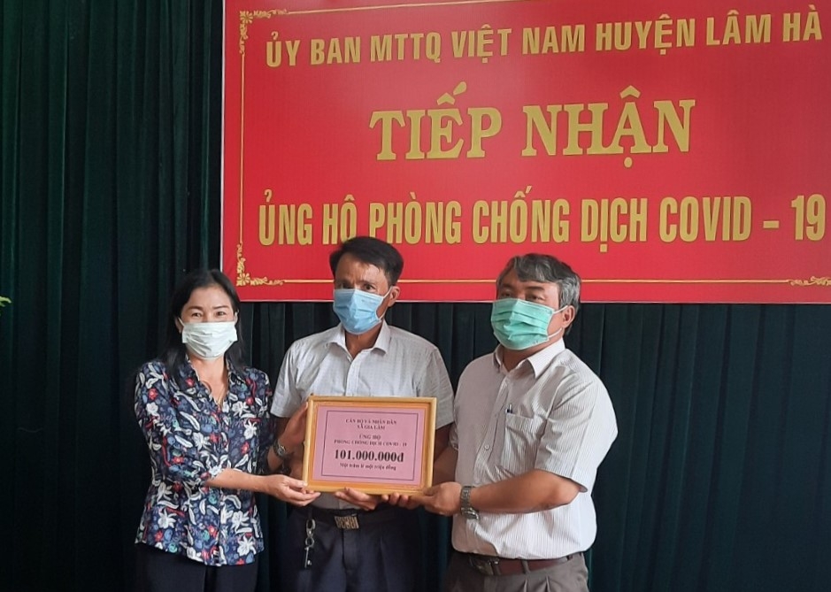 Ủy ban MTTQ Việt Nam huyện Lâm Hà tiếp nhận kinh phí ủng hộ Quỹ phòng chống Covid-19