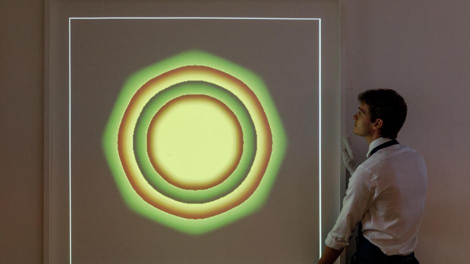 Tác phẩm mang tên "Quantum" của nghệ sĩ người Mỹ Kevin McCoy vừa được bán đấu giá 1,47 triệu USD. Ảnh: thenationalnews.com