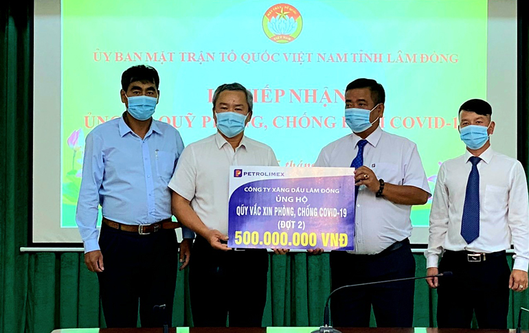 Công ty Xăng dầu Lâm Đồng ủng hộ đợt 2 Quỹ phòng chống dịch Covid-19 số tiền 500 triệu đồng