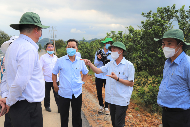 Chủ tịch UBND tỉnh Lâm Đồng Trần Văn Hiệp kiểm tra đường liên xã Đạ Oai – Đạ Tồn (huyện Đạ Huoai)