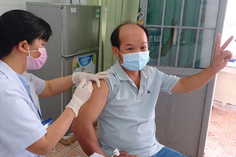 Đạ Huoai: Tiêm vắc xin phòng Covid-19 đợt 2 cho 911 người