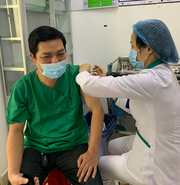 Quỹ hỗ trợ phòng chống dịch bệnh Covid-19 tỉnh Lâm Đồng cũng sẽ dùng vào mục đích mua, nhập khẩu, sử dụng vắc xin phòng dịch bệnh Covid-19 để đáp ứng miễn dịch cộng đồng cho người dân trong tỉnh