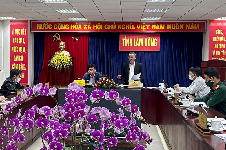 Đồng chí Trần Văn Hiệp - Phó Bí thư Tỉnh ủy, Chủ tịch UBND tỉnh phát biểu kết luận cuộc họp