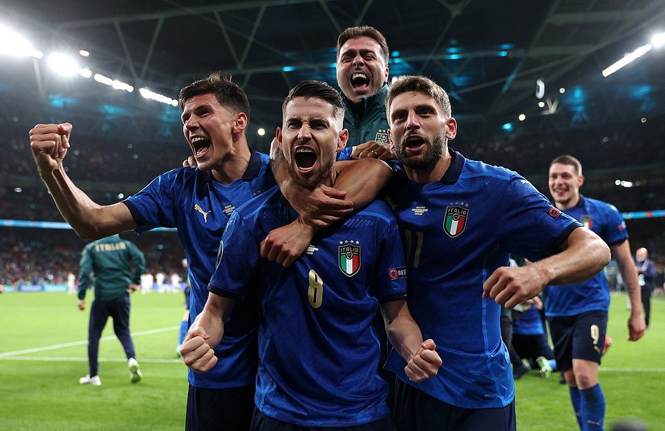 Đánh bại Tây Ban Nha, Italy giành tấm vé vào chơi trận chung kết. 