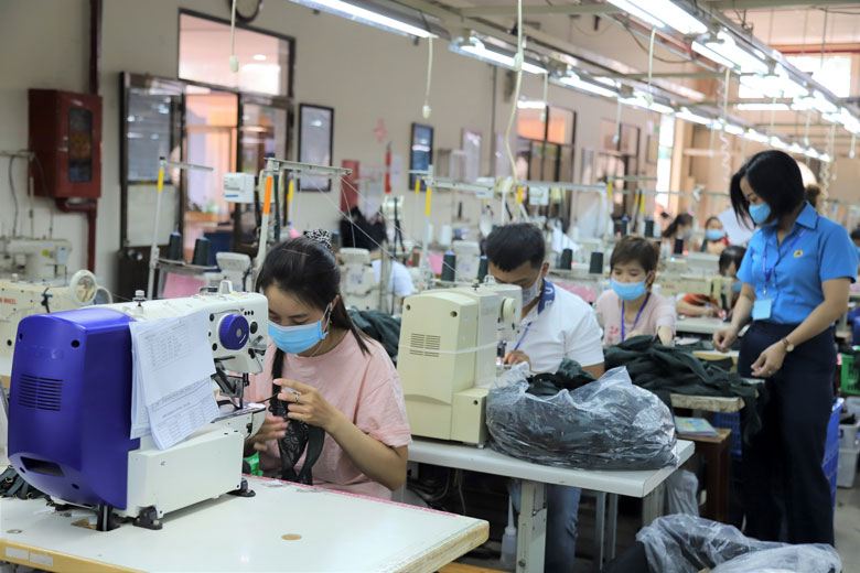 Công nhân làm việc tại Công ty Mekava Việt Nam tại Khu Công nghiệp Lộc Sơn. Ảnh minh họa: Khánh Phúc