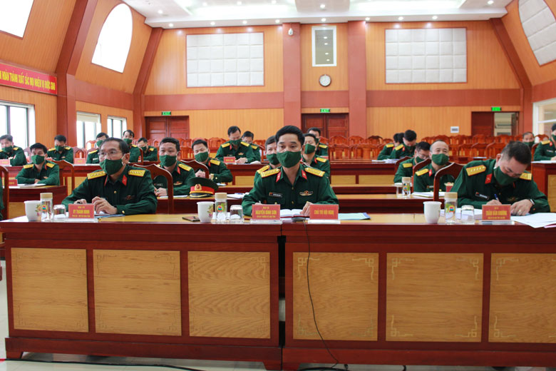 Tại điểm cầu Bộ CHQS tỉnh Lâm Đồng, Đại tá Nguyễn Bình Sơn, Chỉ huy trưởng Bộ CHQS tỉnh chủ trì hội nghị