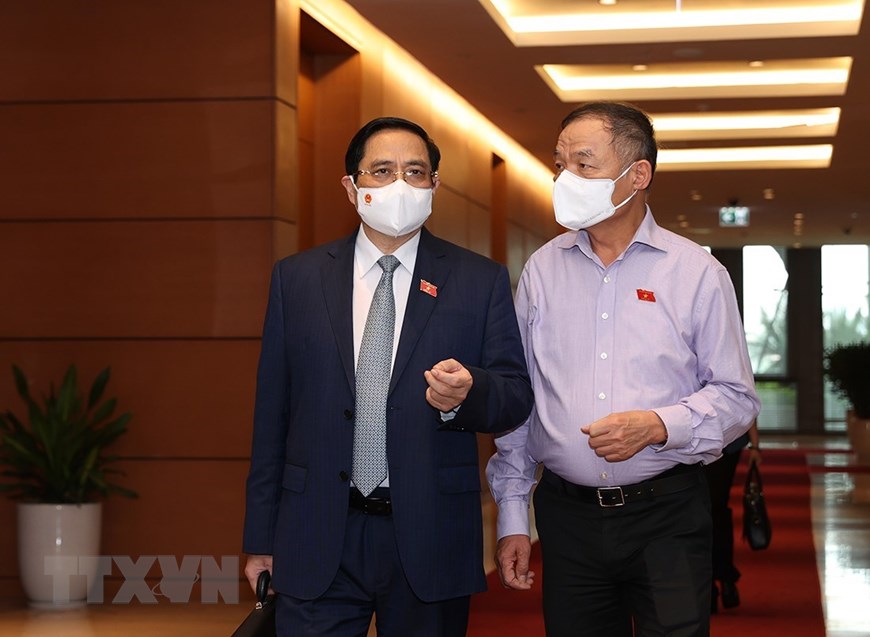Thủ tướng Phạm Minh Chính và các đại biểu đến dự phiên họp sáng 22/7. (Ảnh: Dương Giang/TTXVN)