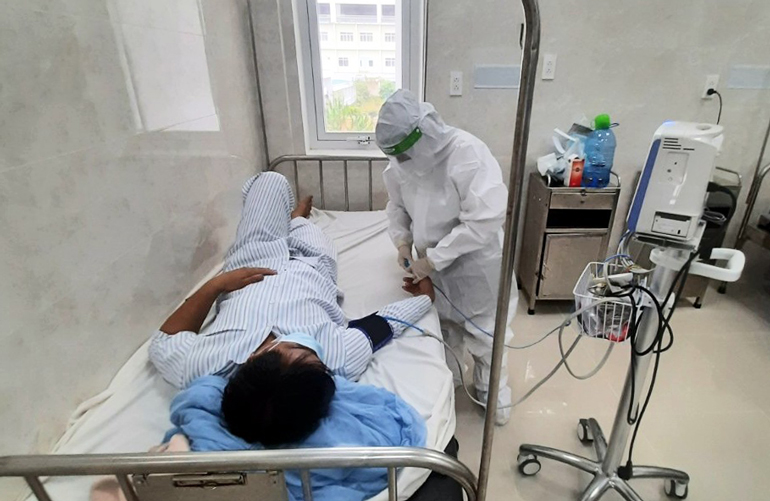 Bác sĩ điều trị bệnh nhân Covid-19 tại Bệnh viện Đa khoa II Lâm Đồng